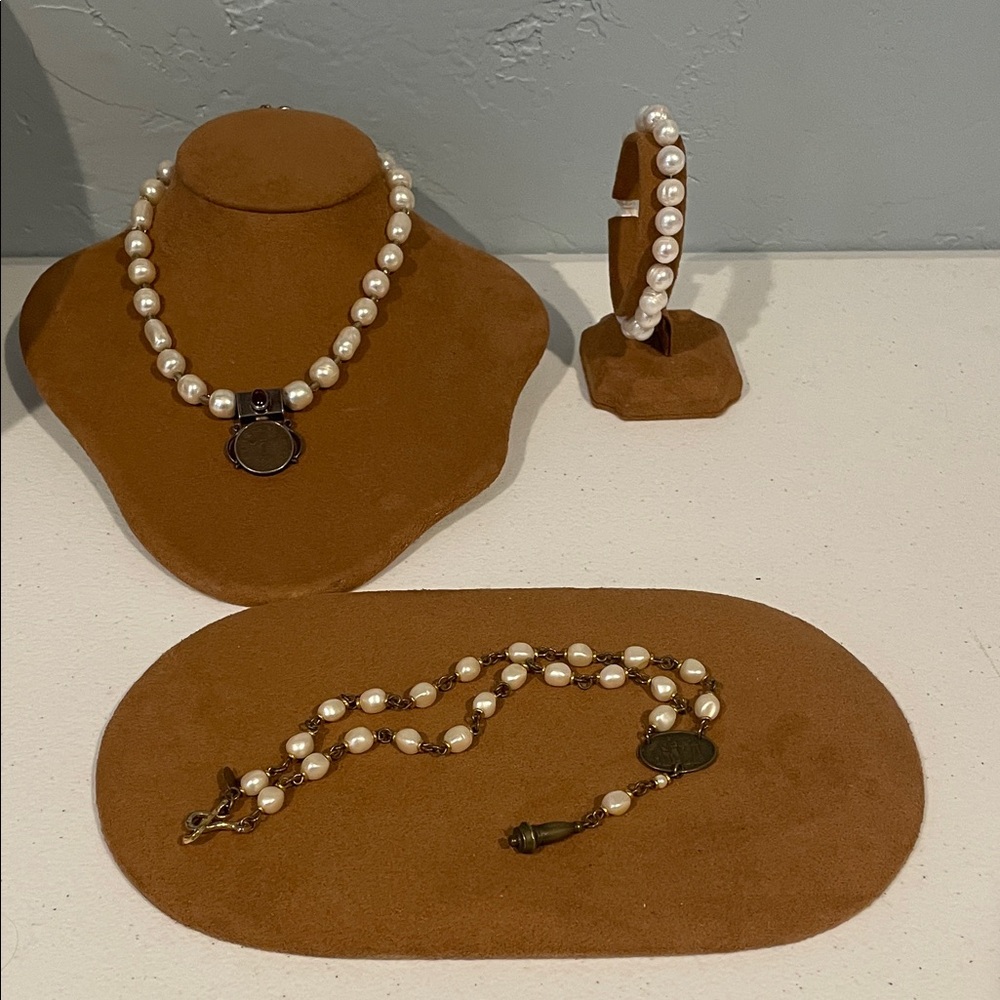 Suede Necklace/Bracelet or Watch & Flat Oval Displays